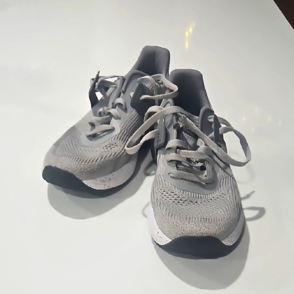 Avia mens trainer shoes like new.